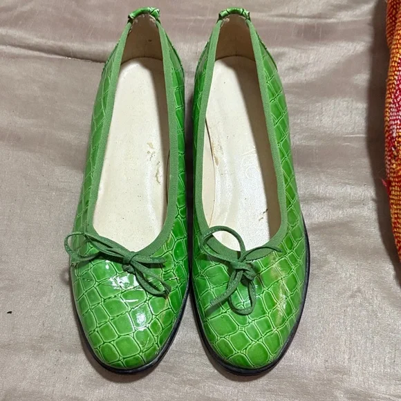 Franco Sarto Vibrant Green Croc-Embossed Flats - Picture 1 of 4